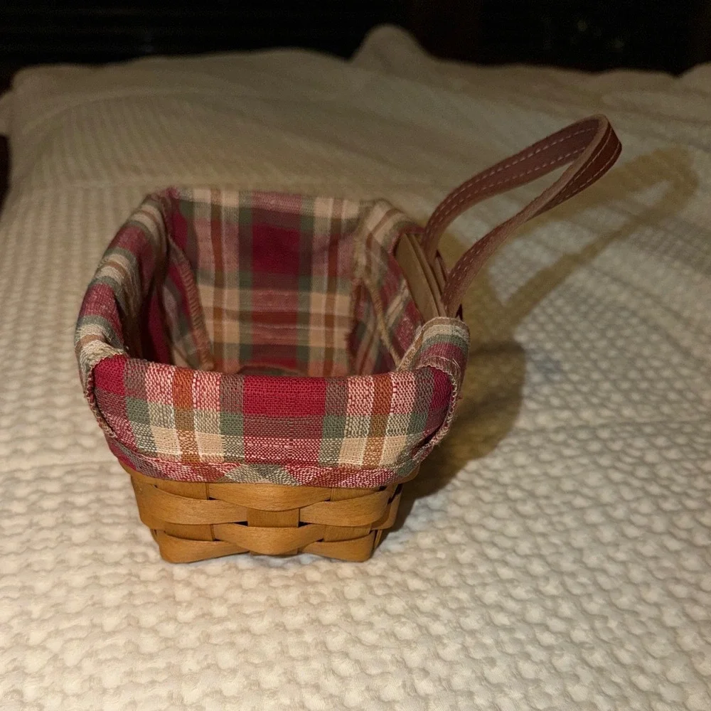 Longaberger 2003 Small Key Basket with Plaid Liner and Leather Handle